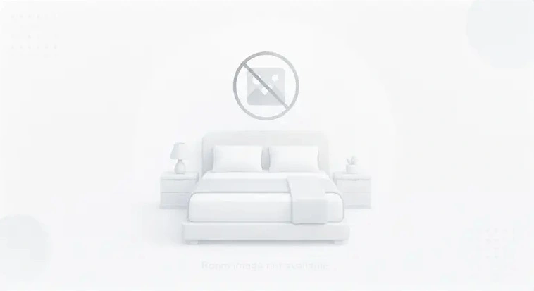 1 King Bed, Mobility/Hearing Impaired Accessible Room with Roll-In Shower